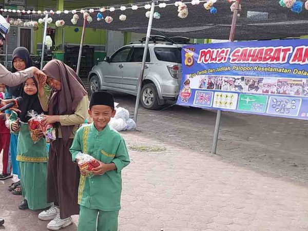 Polisi Sahabat Anak: Sosialisasi Rambu Lalu Lintas di MIN 2 Bener Meriah